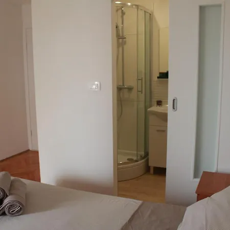 Crabhouse בית הארחה