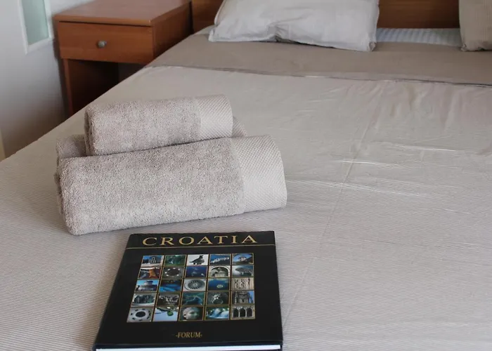 Crabhouse 招待所 3*